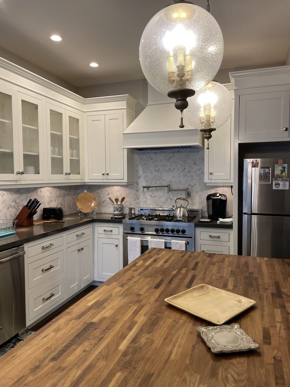 Kitchen island & fully stocked kitchen.