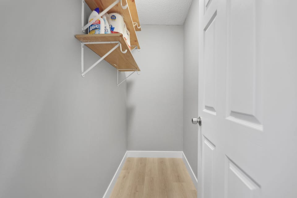 Flooring, Indoors, Shelf, Floor, Hardwood