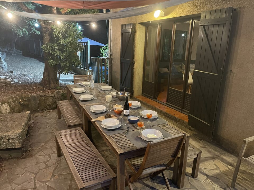 Outdoor dining