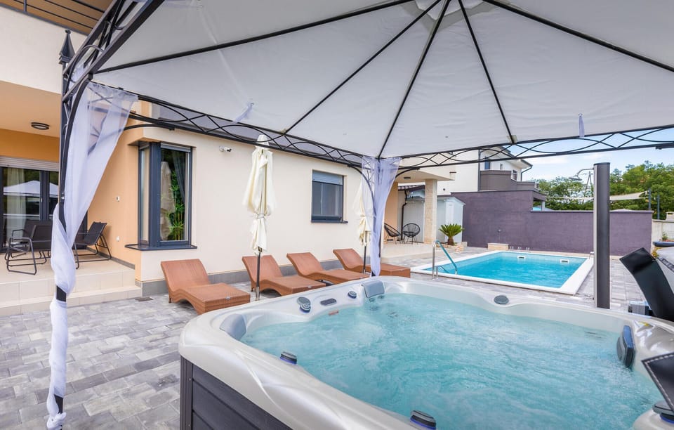 hot-tub