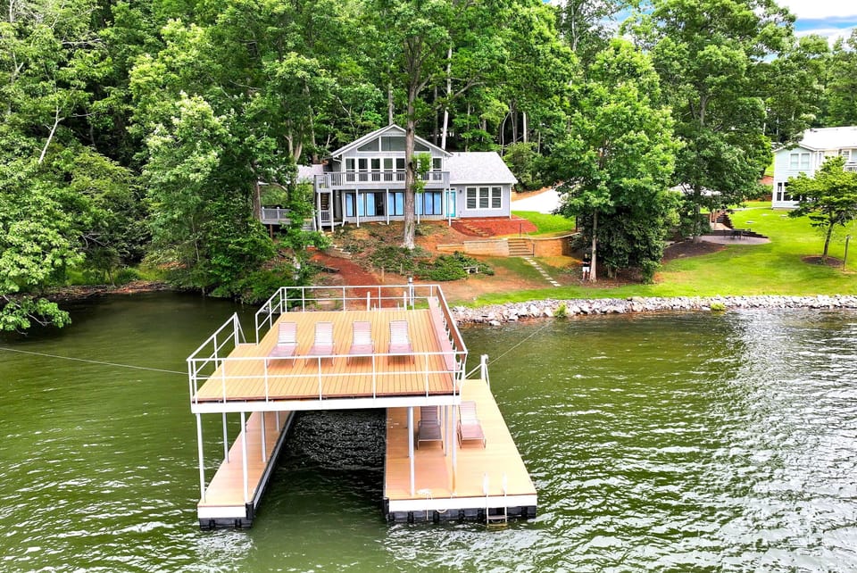 Lake house close to the water