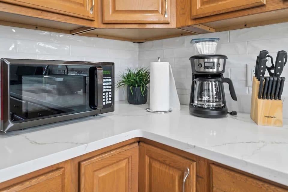 ✔ Salt, pepper, olive oil, pots & pans, glassware, utensils
✔ Coffee Maker + mugs