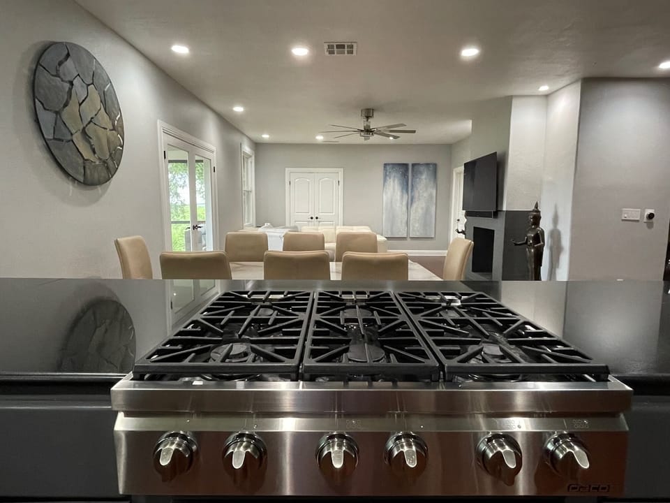 Open Kitchen to dining to living area, great for entertaining