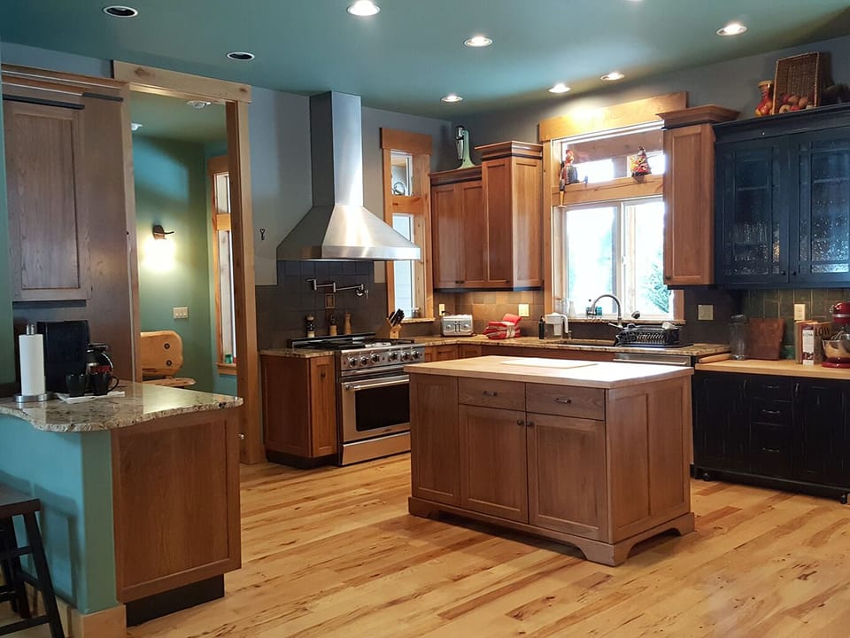 Gourmet Kitchen is huge and spacious. It welcomes multiple cooks