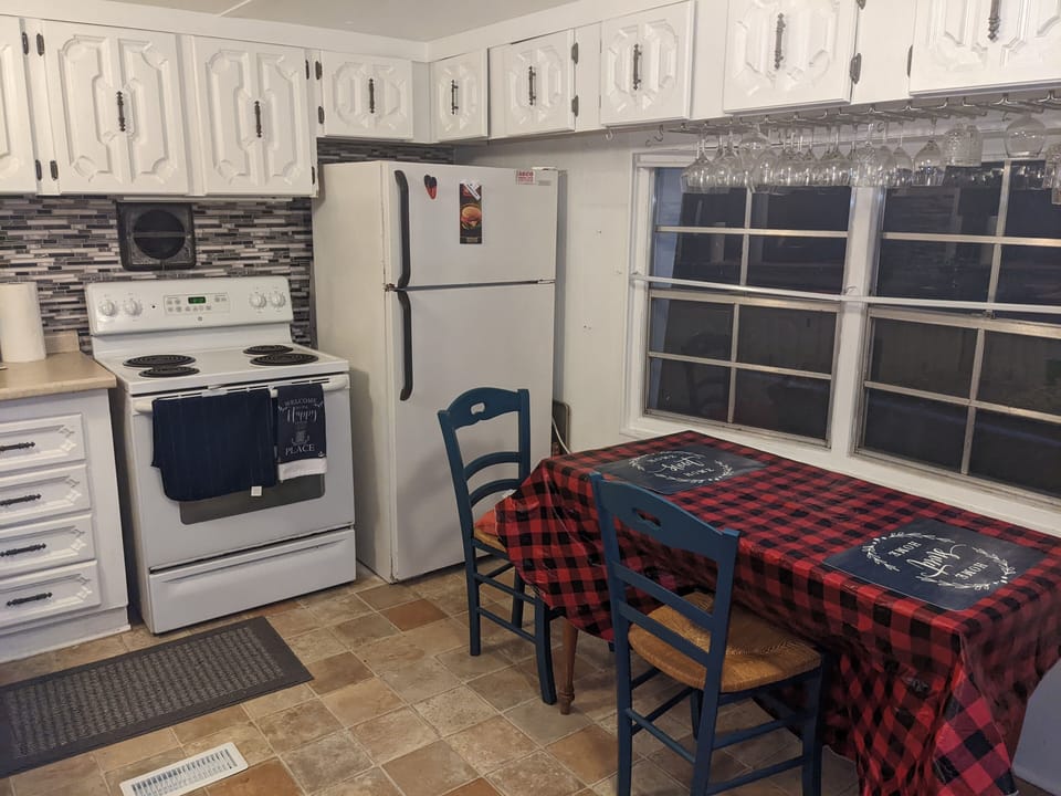 Kitchen with breakfast table