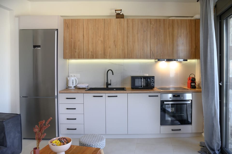 Fully renovated modern kitchen with all amenities, Stone Project villa