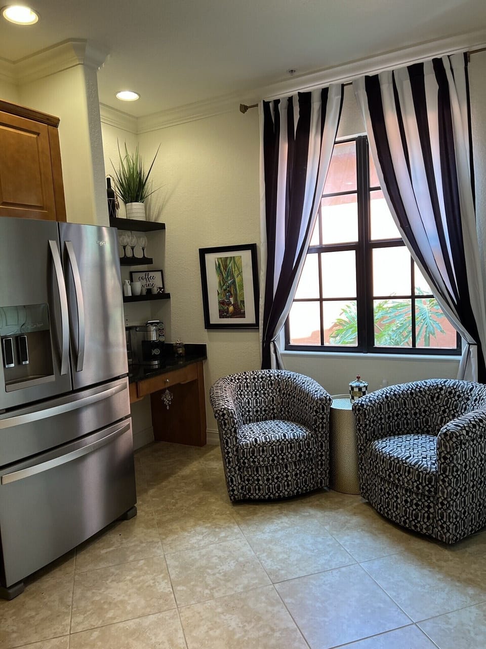Coffee/wine bar with seating area!