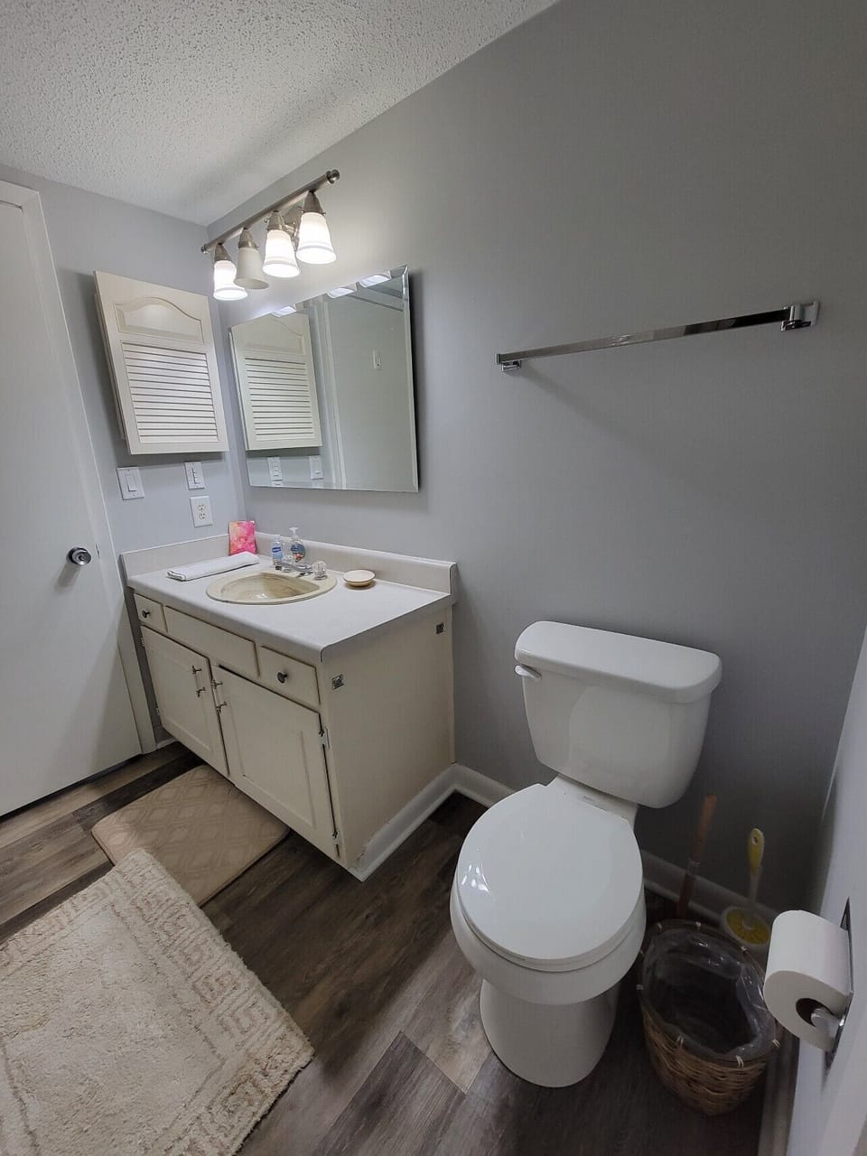 Full bathroom