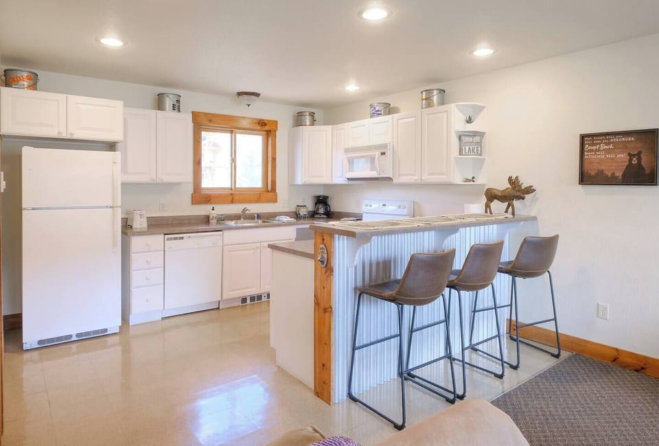 Enjoy a full kitchen in our cozy mountain cabin! Complete with oven, microwave, coffee maker, and all the essentials for your family vacation or group stay at The Loose Moose.