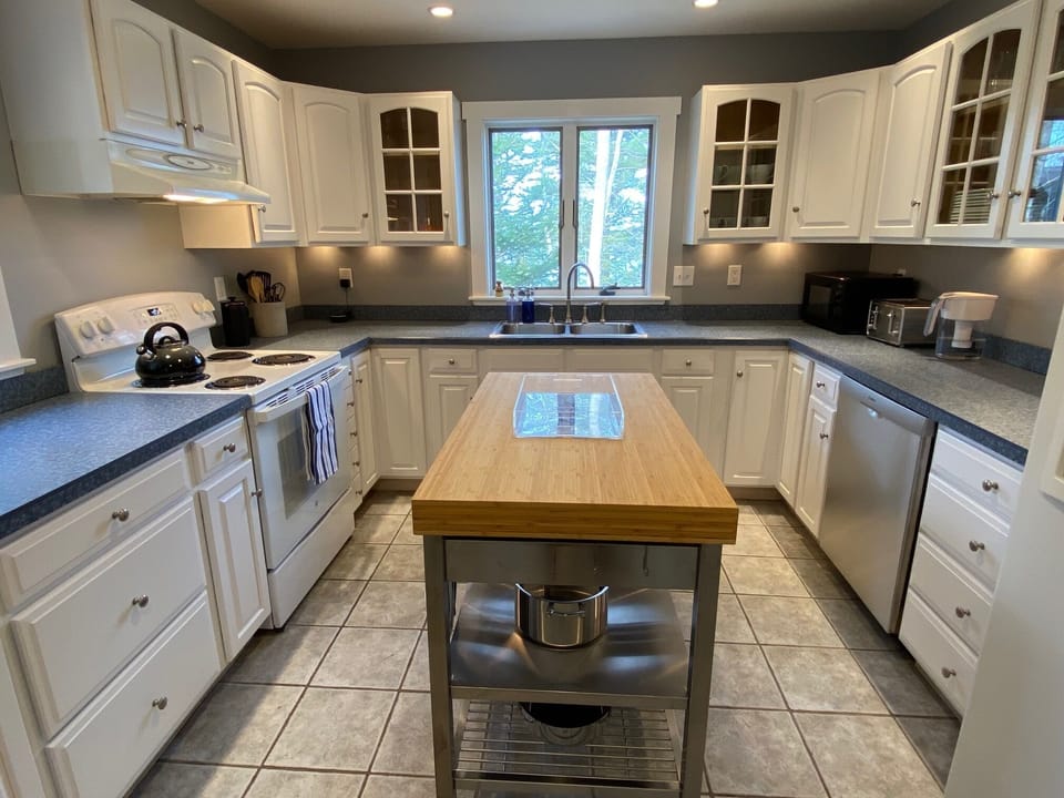 Fully stocked cook's kitchen with new Bosch dishwasher. 