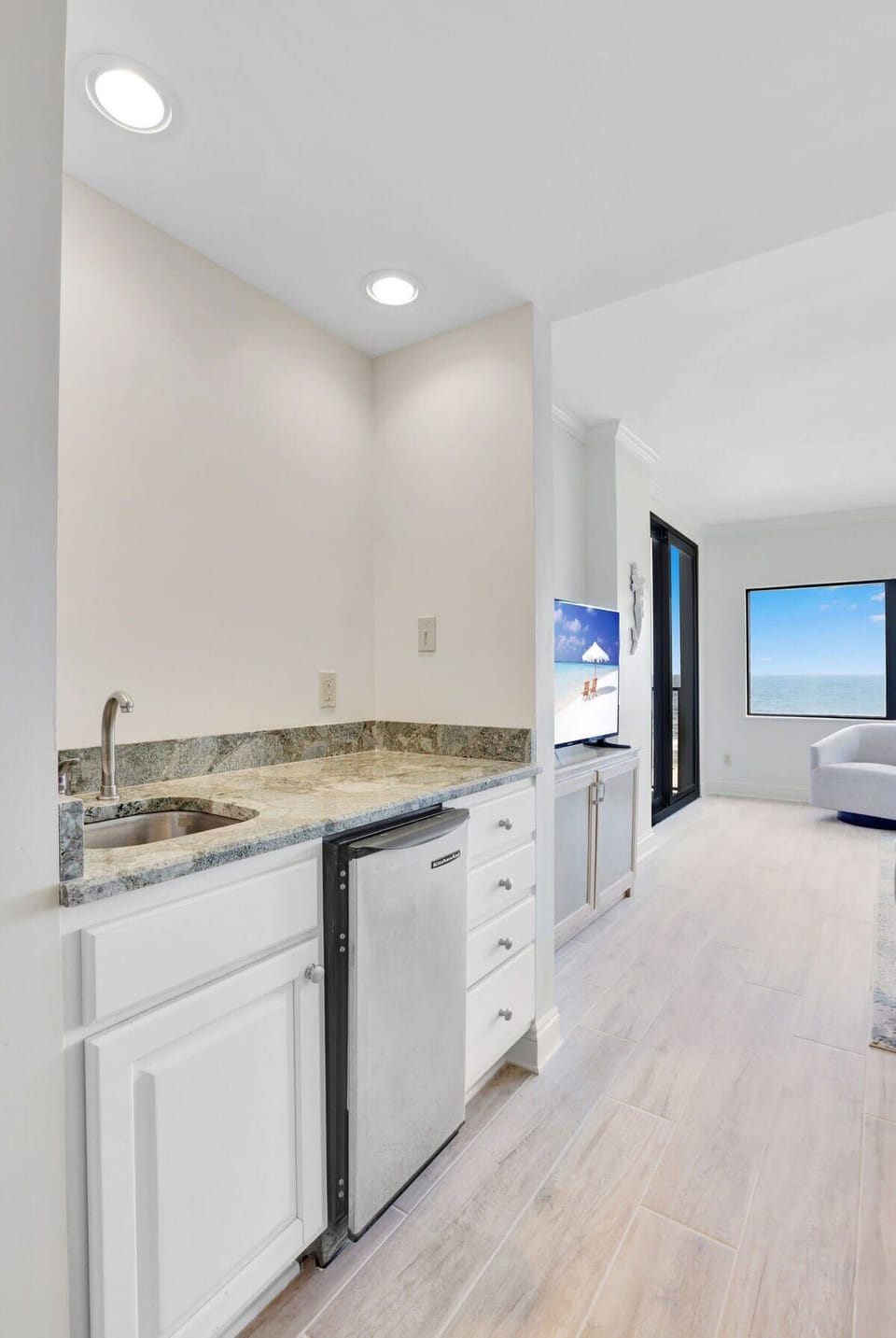 Wet bar with ice maker