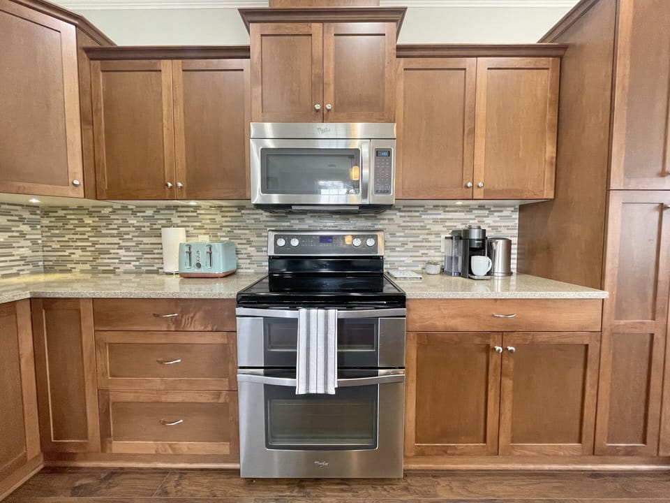 Fully equipped kitchen. 