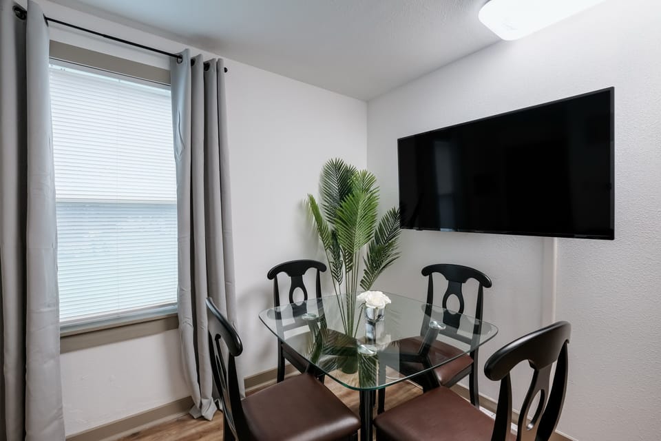 Sit, eat and talk with your family or loved ones in our dinning area. 