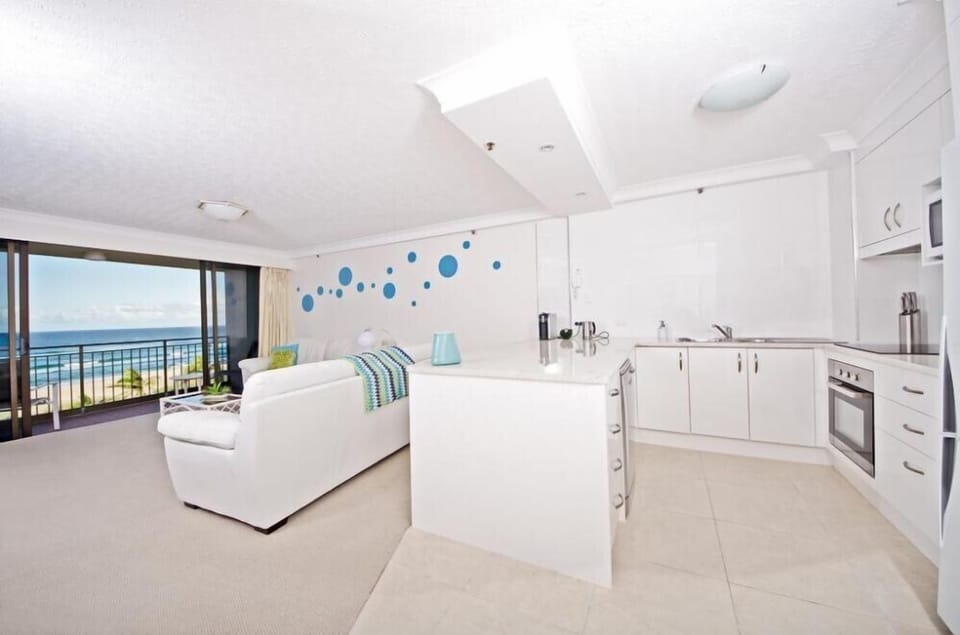 kitchen lounge area