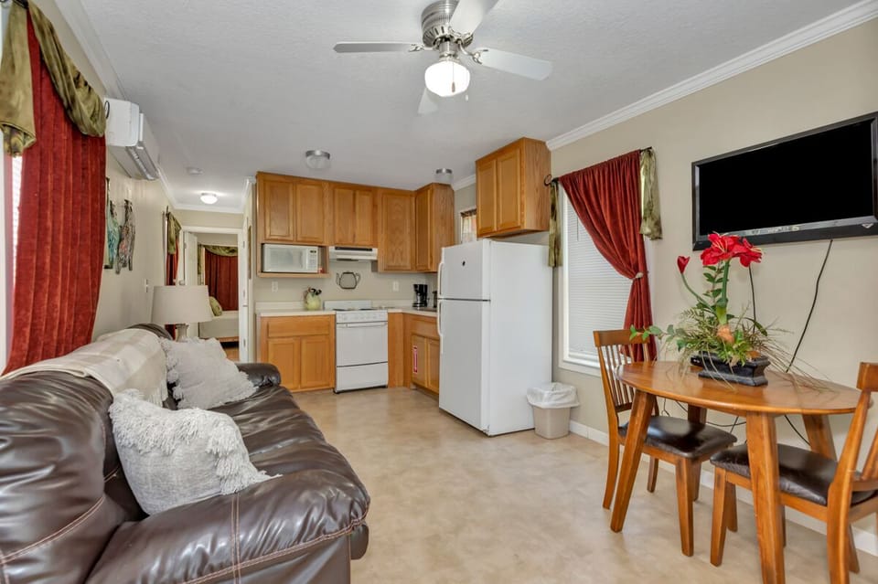 Super clean and simple with everything you'll need to be comfortable!