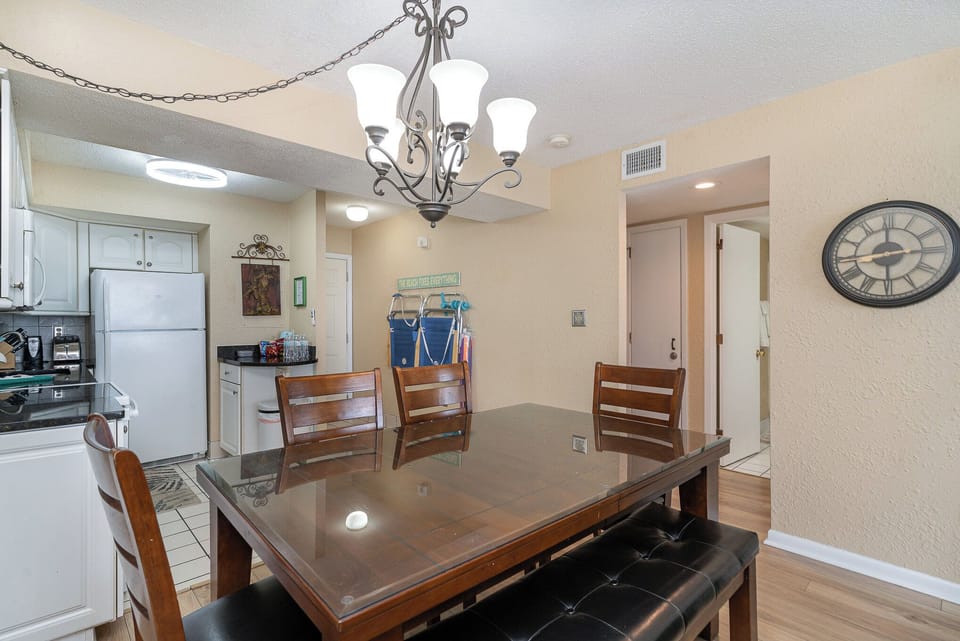 Dining Area to Front Door - 9400 Shore Dr 922