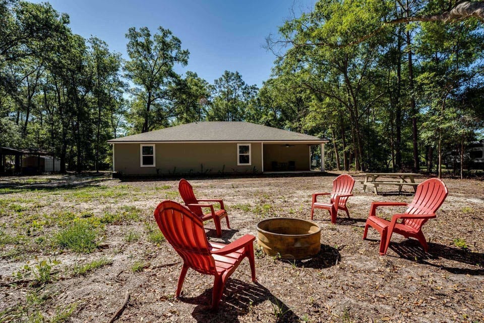Very large yard - lots of trees - very relaxing!