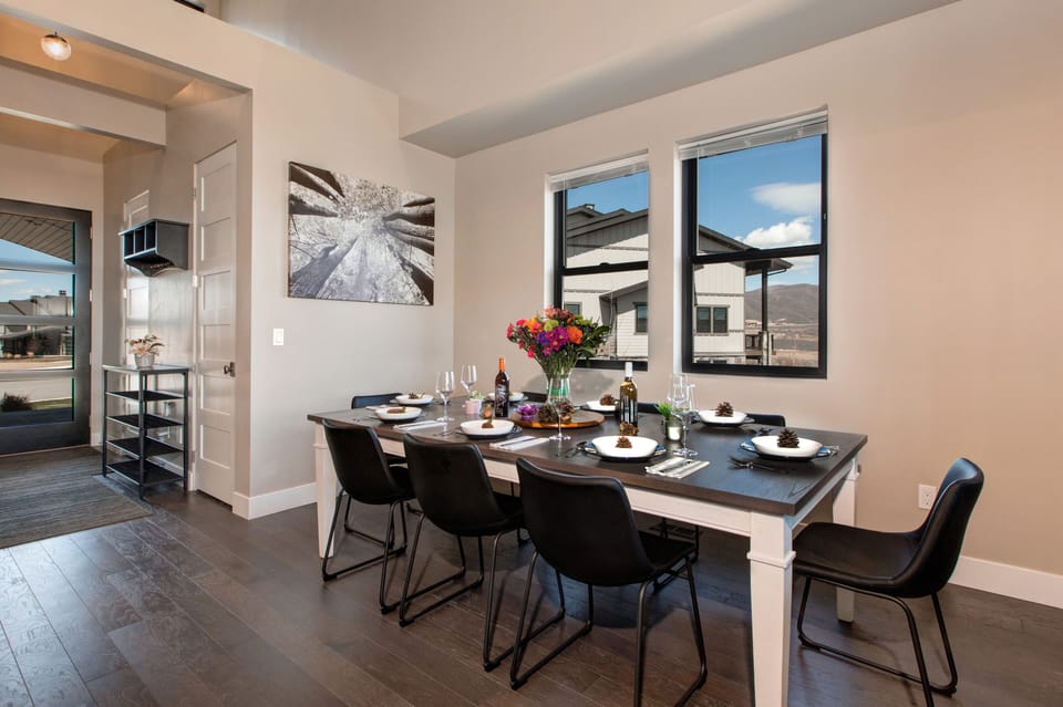 Dining Area with Seating for Eight