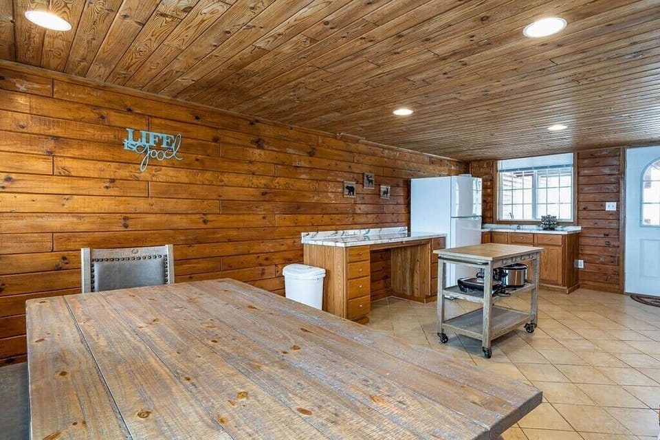 Unit A: Open dining with plenty of seating