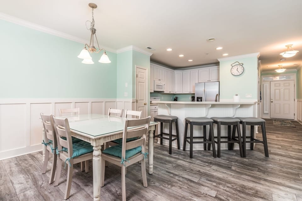 Sunset Island 37 Fountain Drive West unit 3C Kitchen and Dining Area