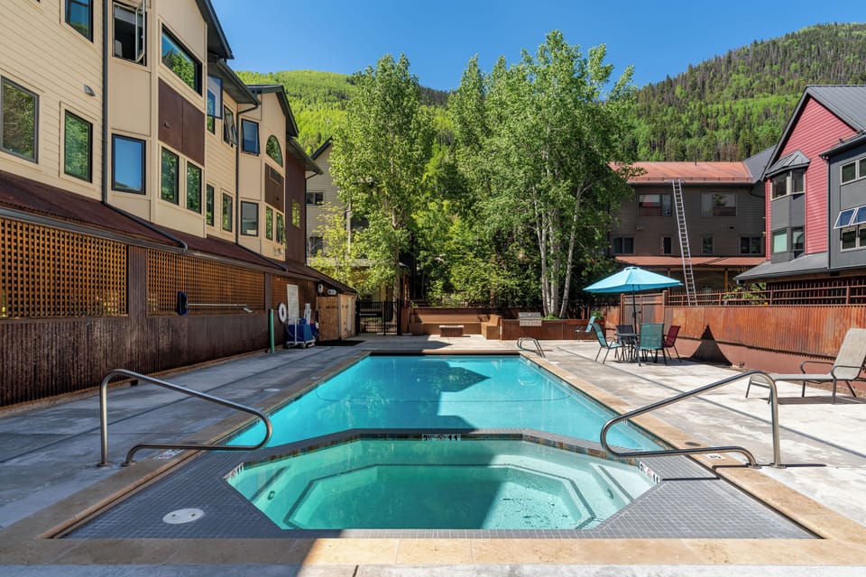 Communal hot tub.