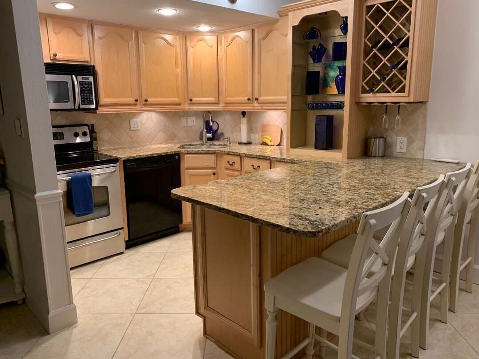 Full kitchen with eating counter