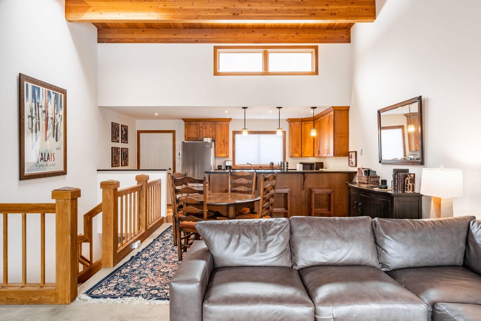 Open design makes it easy to connect throughout the common space.