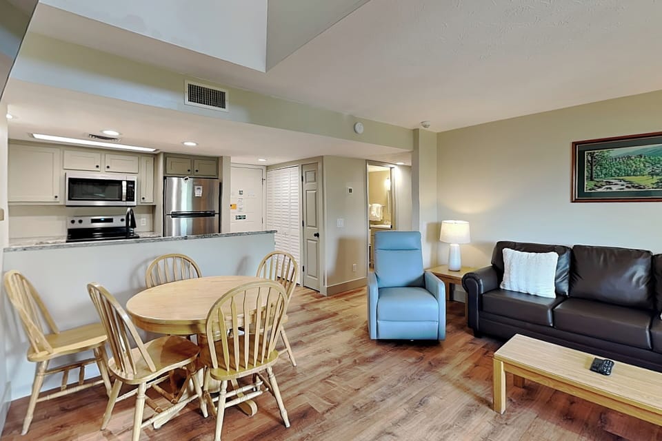 Open Living & Dining w. Table Seating for 4