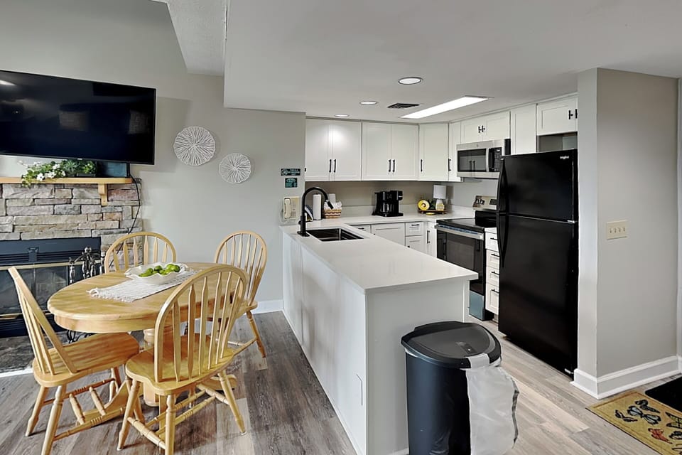 Dining & Kitchen