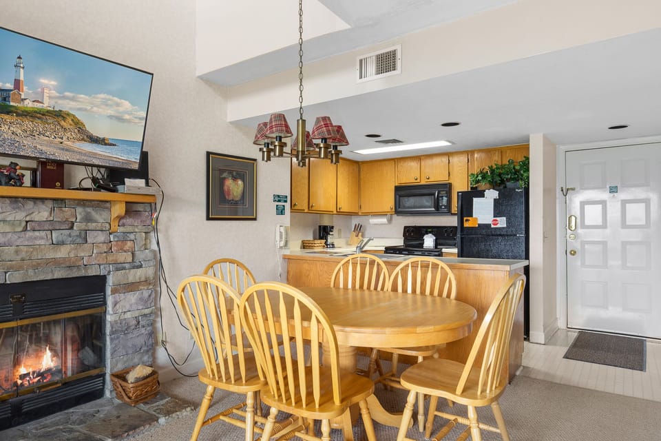 Dining Area - Seating for 6