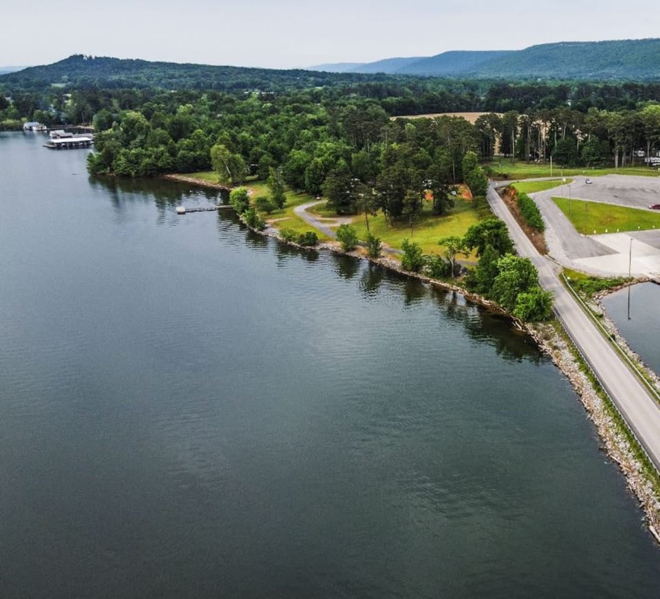 The South Sauty Boat Ramp is only a 1/2 mile away