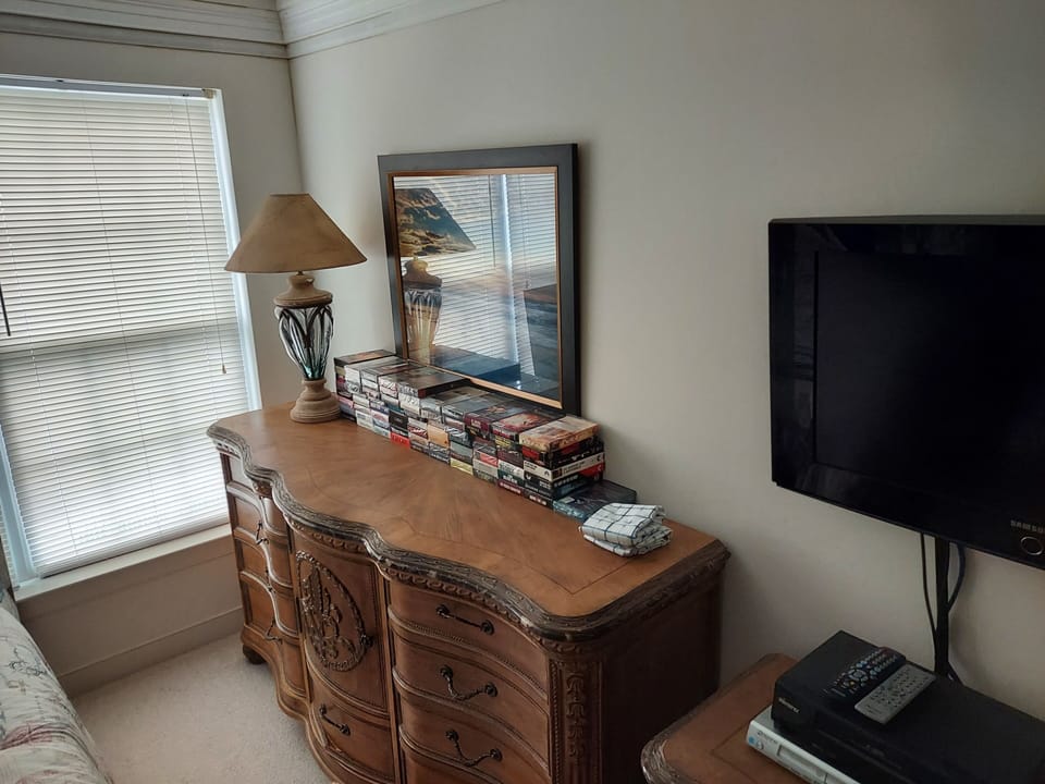 3rd bedroom furnishings