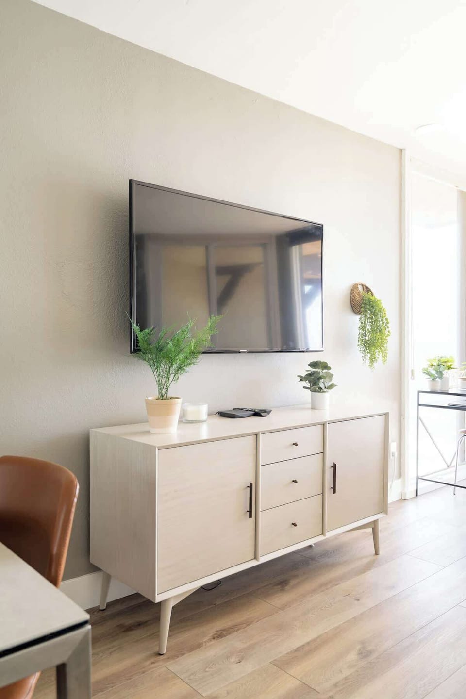 Enjoy complimentary Netflix and Hulu to keep everyone entertained