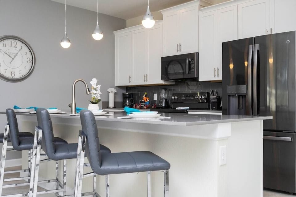 Fall in love with our stunning open kitchen—a beautiful, vibrant space that seamlessly combines style and functionality. a family-friendly retreat where the joy of cooking meets the warmth of togetherness.