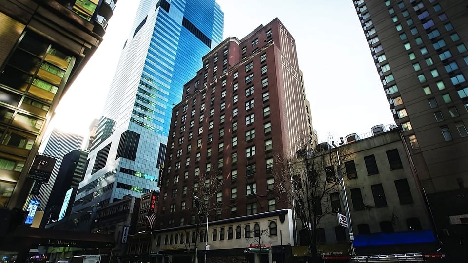 Arrive in the heart of the city’s iconic skyline.