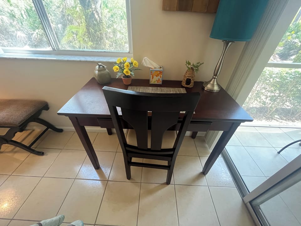Nice computer desk