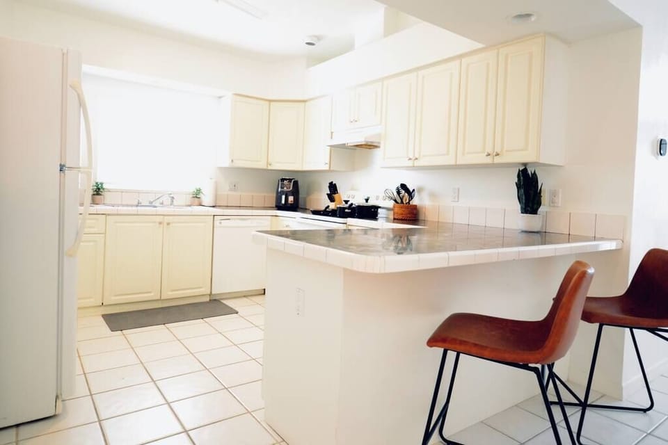 Fully stocked kitchen with all the essentials needed to prepare a delicious meal morning, noon or night!