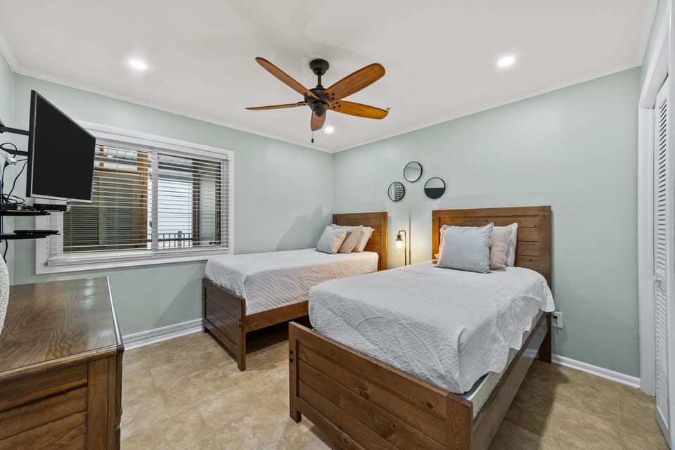 Twin Bedroom