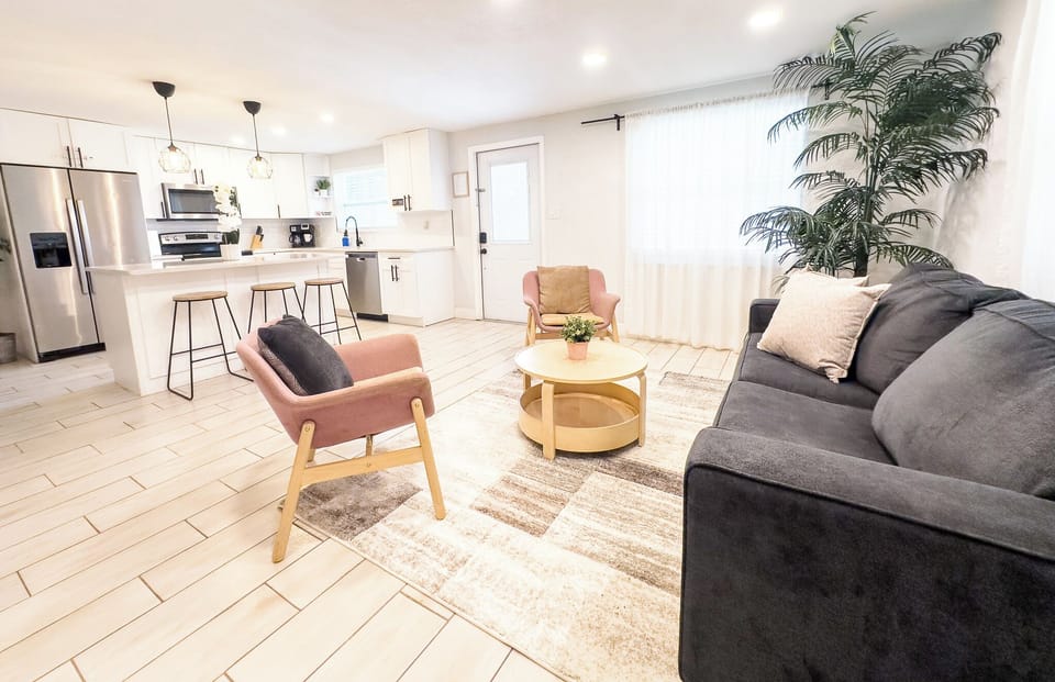Bright and inviting lounge area with modern décor