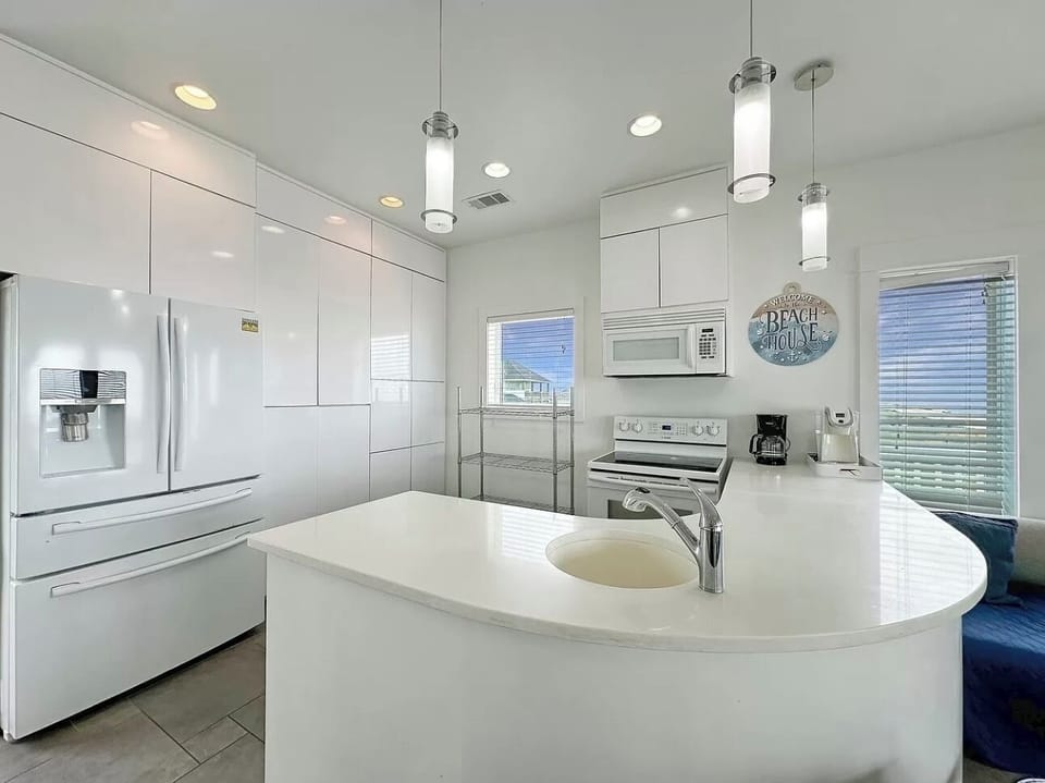 Ocean front kitchen - clean and functional...