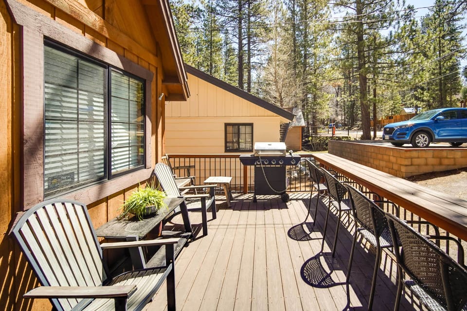 Deck w/ Seating | Outdoor Breakfast Bar | Gas Grill