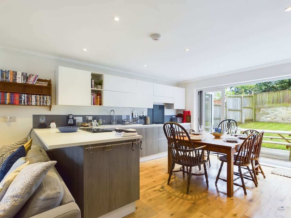 Well equipped fitted kitchen with boiling water tap. 