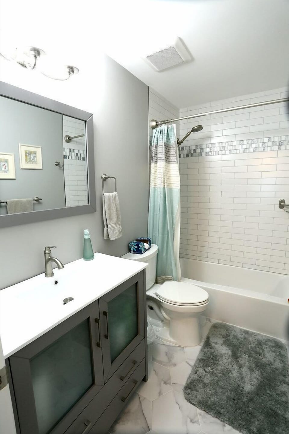 Guest bedroom on second floor (tub/shower)