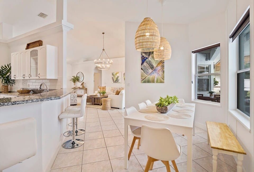 Dining seats 8
