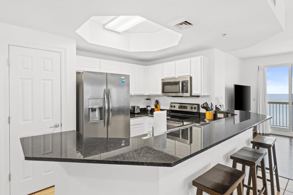 Kitchen with Breakfast Bar