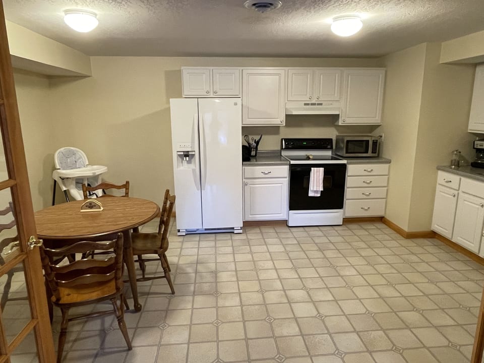 Lower Level Full Kitchen. Convenient to gas grill out back!