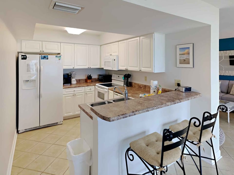 Kitchen with Breakfast Bar