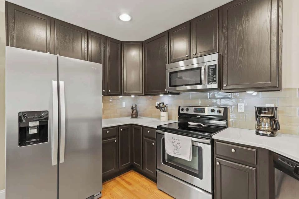 Step into luxury with our fully equipped kitchen – a haven for aspiring chefs and the heart of memorable gatherings.