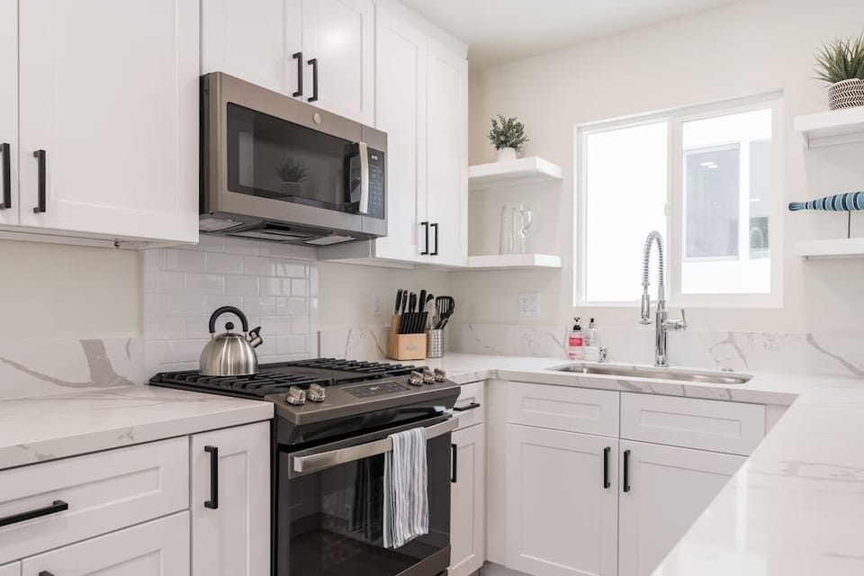 Kitchen | Quartz Countertops