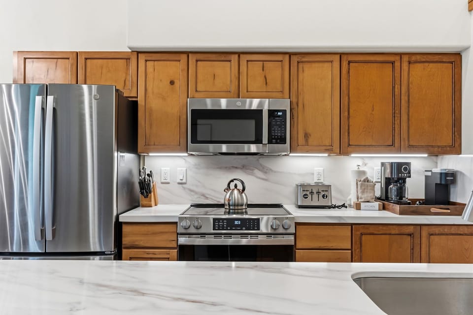 Your fully equipped kitchen features stainless steel appliances, plenty of cabinet space, and marble-style countertops—perfect for preparing meals during your stay.